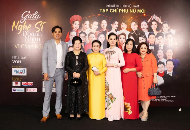 Hoa hậu Nhân ái Đậu Hằng Nga nhận giải thưởng vinh danh vì cộng đồng năm 2025 - Ảnh 4.