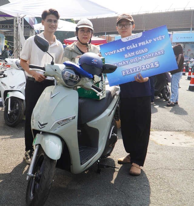 Người dùng TP HCM hào hứng trải nghiệm, quyết định lên đời xe điện VinFast ngay trong ngày - Ảnh 3. Người dùng TP HCM hào hứng trải nghiệm, quyết định lên đời xe điện VinFast ngay trong ngày - Ảnh 3.