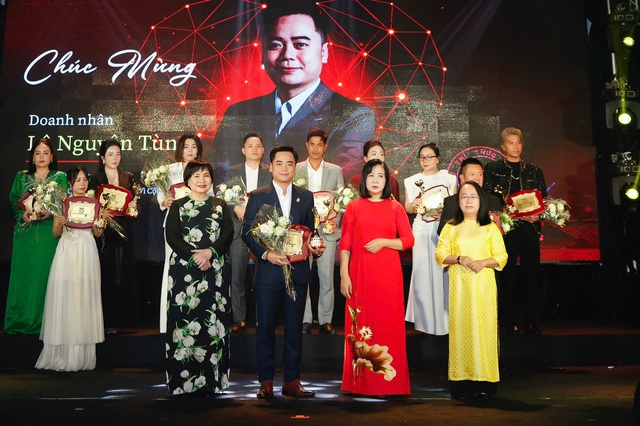 Doanh nhân Lê Nguyên Tùng đoạt giải “Doanh nhân có trái tim nhân ái vì cộng đồng” - Ảnh 2.