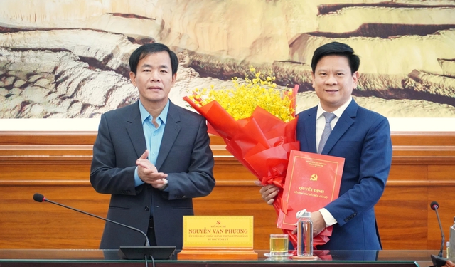 Công bố quyết định của Ban Bí thư về công tác cán bộ tại Quảng Trị - Ảnh 1. Công bố quyết định của Ban Bí thư về công tác cán bộ tại Quảng Trị - Ảnh 1.