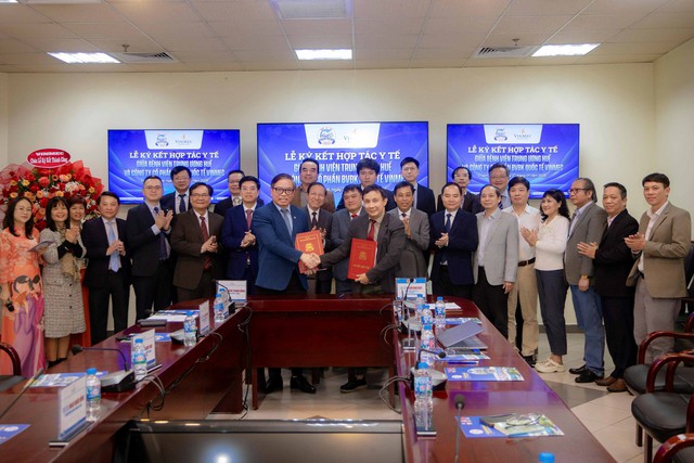 Vinmec ký kết hợp tác với Bệnh viện Trung ương Huế, nâng cao năng lực điều trị chuyên sâu - Ảnh 1. Vinmec ký kết hợp tác với Bệnh viện Trung ương Huế, nâng cao năng lực điều trị chuyên sâu - Ảnh 1.