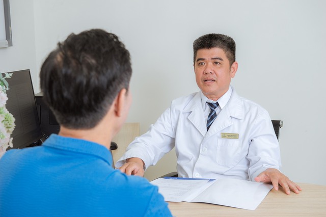 Vinmec Phú Quốc “giải cứu” bệnh nhân người Pháp khỏi 7 năm khổ sở vì rò hậu môn - Ảnh 2. Vinmec Phú Quốc “giải cứu” bệnh nhân người Pháp khỏi 7 năm khổ sở vì rò hậu môn - Ảnh 2.