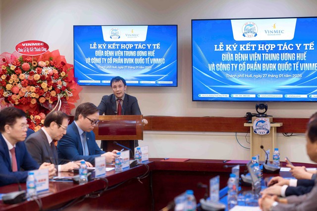 Vinmec ký kết hợp tác với Bệnh viện Trung ương Huế, nâng cao năng lực điều trị chuyên sâu - Ảnh 3. Vinmec ký kết hợp tác với Bệnh viện Trung ương Huế, nâng cao năng lực điều trị chuyên sâu - Ảnh 3.
