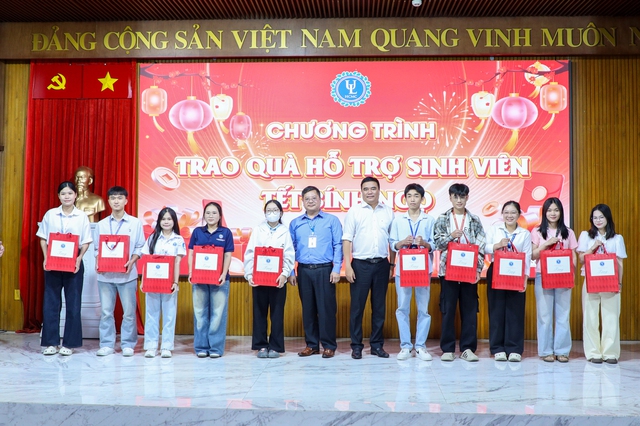 Trường ĐH "chơi lớn", tăng thưởng Tết và thu nhập tăng thêm cho gần 500 người - Ảnh 3.