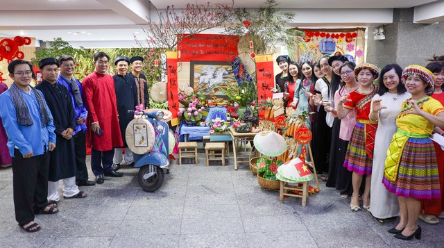 Trường ĐH "chơi lớn", tăng thưởng Tết và thu nhập tăng thêm cho gần 500 người - Ảnh 1.