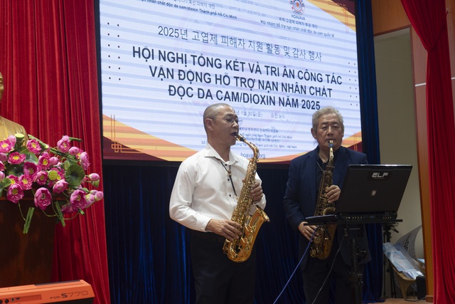 Áo dài Xuân tạo dấu ấn tại Hội nghị công tác vận động hỗ trợ nạn nhân chất độc da cam năm 2025 - Ảnh 2.