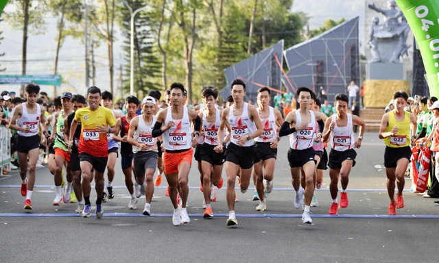 Hoàng Nguyên Thanh lần thứ 10 vô địch Giải việt dã "Chinh phục đỉnh cao Bà Rá" - Ảnh 2.