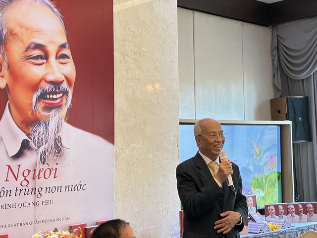 "Người đi muôn trùng non nước": - Ảnh 1.