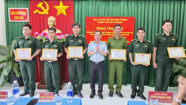 Triệt phá chuyên án ma túy lớn ở Long Sơn, thu giữ gần nửa ký "đá" - Ảnh 3.