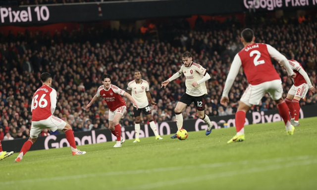 Arsenal bị Liverpool cầm chân, cuộc đua Ngoại hạng thêm nóng - Ảnh 2.