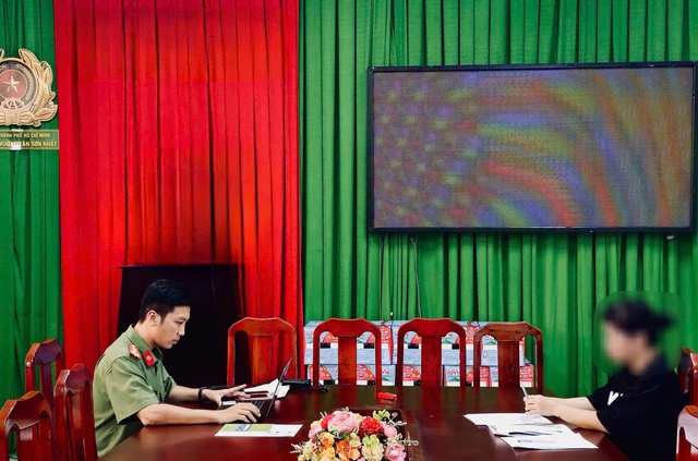 Công an TPHCM triệu tập 2 người chia sẻ thông tin "bắt MC Quyền Linh" - Ảnh 1.