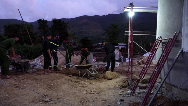 Công an Gia Lai về đích sớm Chiến dịch Quang Trung, dựng lại 87 mái ấm cho dân - Ảnh 1.
