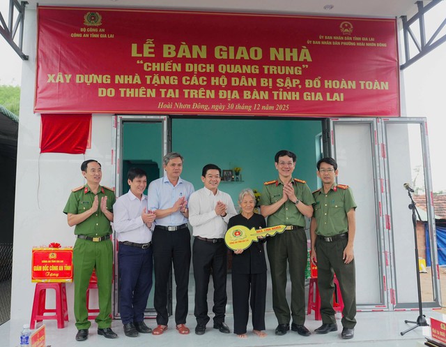 Công an Gia Lai về đích sớm Chiến dịch Quang Trung, dựng lại 87 mái ấm cho dân - Ảnh 2.