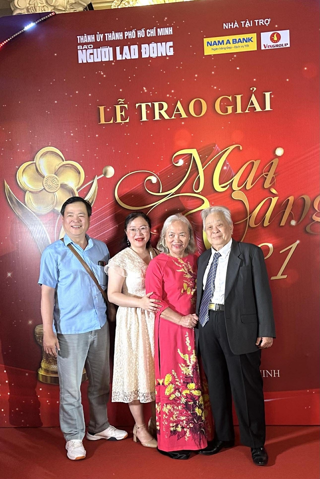 Nhạc sĩ Đức Trí đến "Mai Vàng" chúc mừng nhạc sĩ Cao Văn Lý và hé lộ tâm sự về thầy - Ảnh 4.