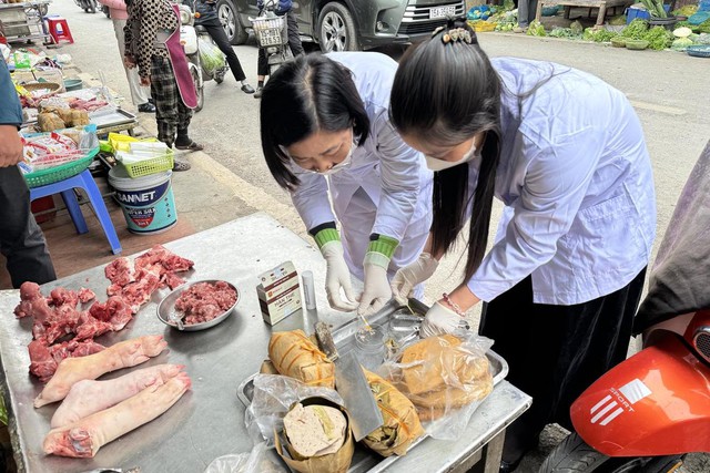 Kiểm tra an toàn thực phẩm bếp ăn và thức ăn đường phố năm 2026 - Ảnh 1. Kiểm tra an toàn thực phẩm bếp ăn và thức ăn đường phố năm 2026 - Ảnh 1.