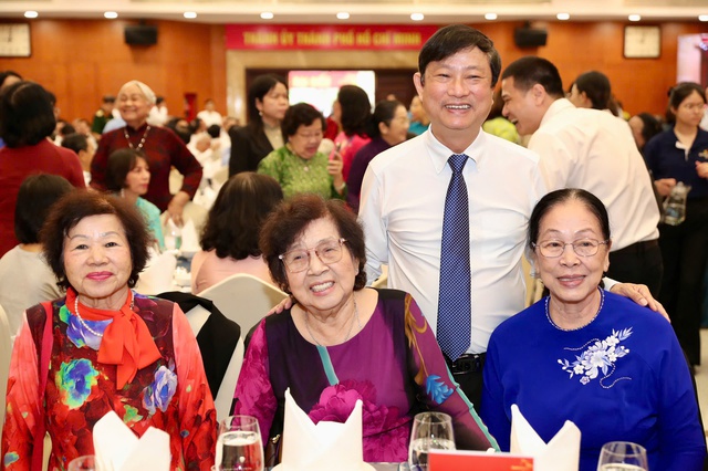 B&iacute; thư Th&agrave;nh ủy TPHCM d&ugrave;ng AI để viết b&agrave;i ph&aacute;t biểu ch&uacute;c Tết tại buổi họp mặt mừng đảng, mừng xu&acirc;n - Ảnh 7.