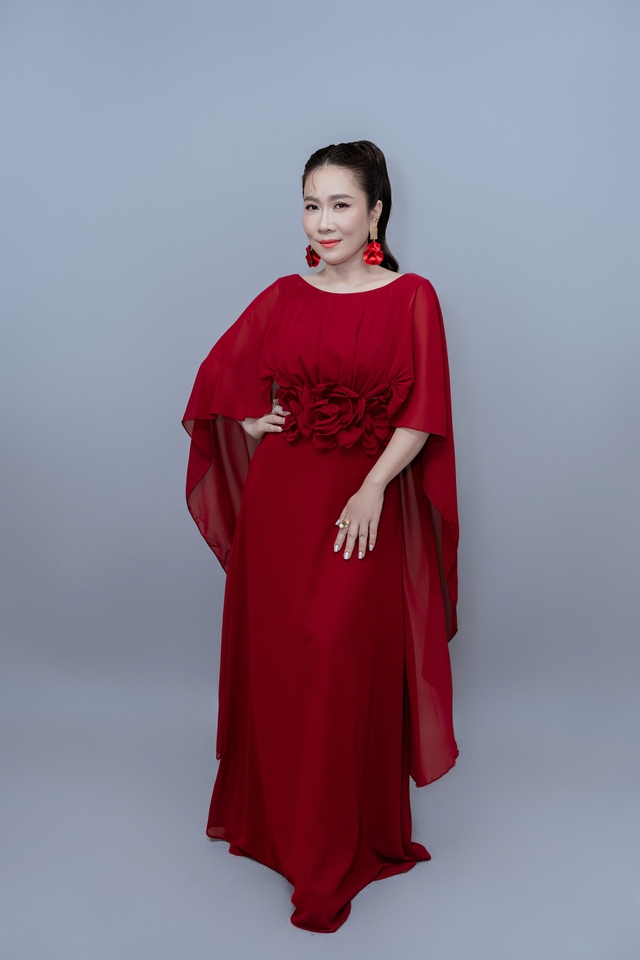 NSƯT Vân Khánh nói thẳng về áp lực "ma cũ, ma mới" - Ảnh 3.
