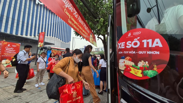 X&uacute;c động chuyến xe hạnh ph&uacute;c với 900 v&eacute; xe 0 đồng đưa người d&acirc;n về qu&ecirc; Tết 2026 - Ảnh 2.
