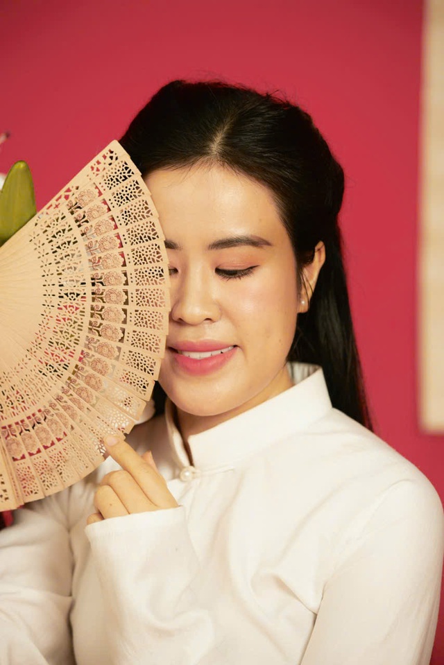 Doanh nhân Nguyễn Thị Ngọc Trinh diện áo dài gửi lời chúc Tết Bính Ngọ - Ảnh 4.