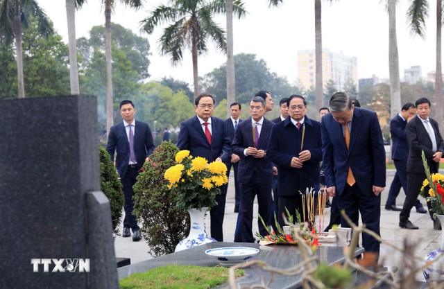 Lãnh đạo Đảng, Nhà nước vào Lăng viếng Chủ tịch Hồ Chí Minh nhân dịp Tết Nguyên đán Bính Ngọ - Ảnh 7.