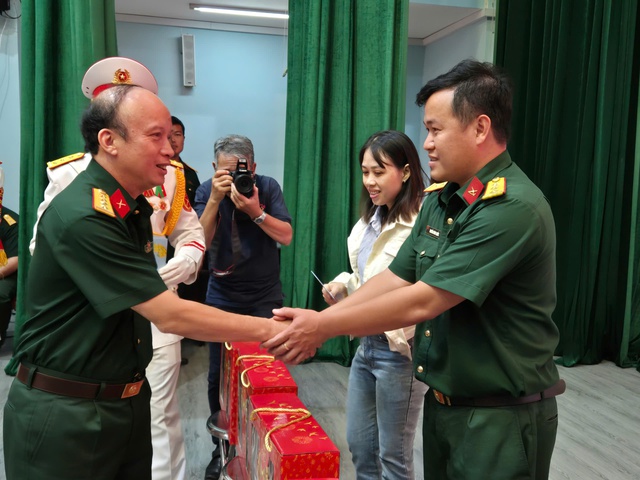 Ấm áp "Tết Công đoàn – Nghĩa tình hậu phương quân đội" - Ảnh 1.