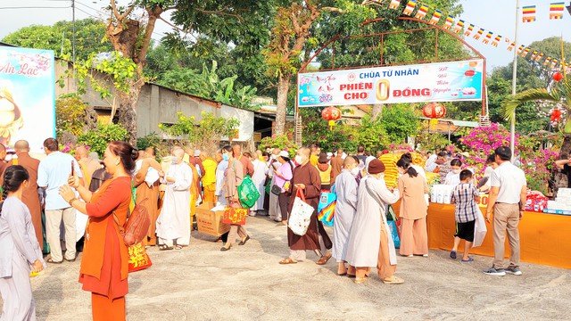 Doanh nhân Lê Thùy đồng hành cùng Phiên chợ Tết 0 đồng Xuân Bính Ngọ - Ảnh 3.