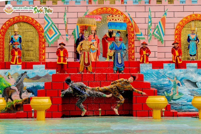 KDL Suối Tiên rực rỡ với show diễn "Sơn Tinh – Thủy Tinh và 14 vị anh hùng dân tộc" - Ảnh 2.