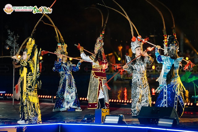KDL Suối Tiên rực rỡ với show diễn "Sơn Tinh – Thủy Tinh và 14 vị anh hùng dân tộc" - Ảnh 4.