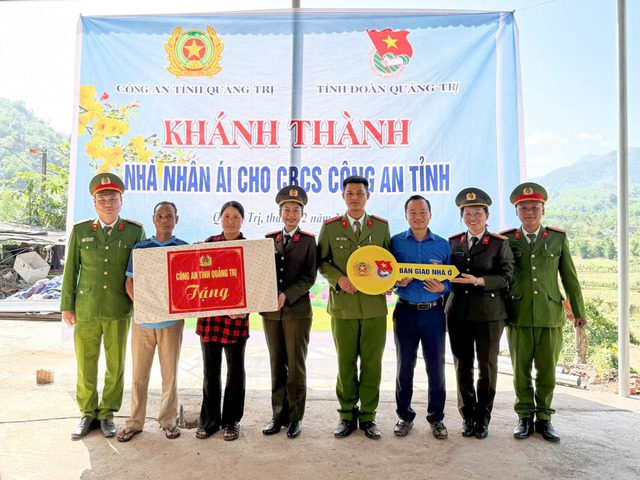 Hơn 10.000 suất qu&agrave; Tết đến tay người kh&oacute; khăn ở Quảng Trị - Ảnh 9.