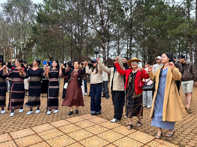 Tưng bừng Lễ hội đường phố &Acirc;m vang Măng Đen 2026 với văn h&oacute;a đặc sắc - Ảnh 4.