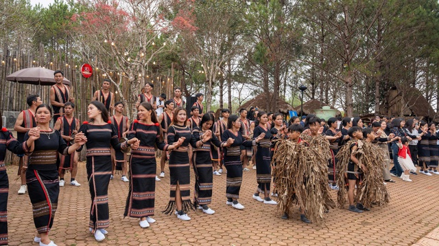 Tưng bừng Lễ hội đường phố &Acirc;m vang Măng Đen 2026 với văn h&oacute;a đặc sắc - Ảnh 1.