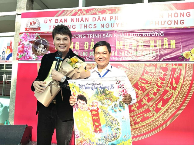 NSƯT Kim Tiểu Long quấy động Sân khấu học đường Mừng xuân Bính Ngọ 2026 - Ảnh 3.