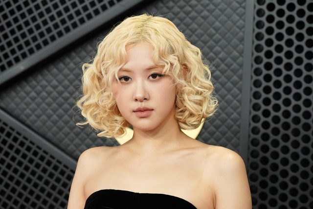 Những bộ đầm gây "nóng mắt" tại Grammy 2026 - Ảnh 9.