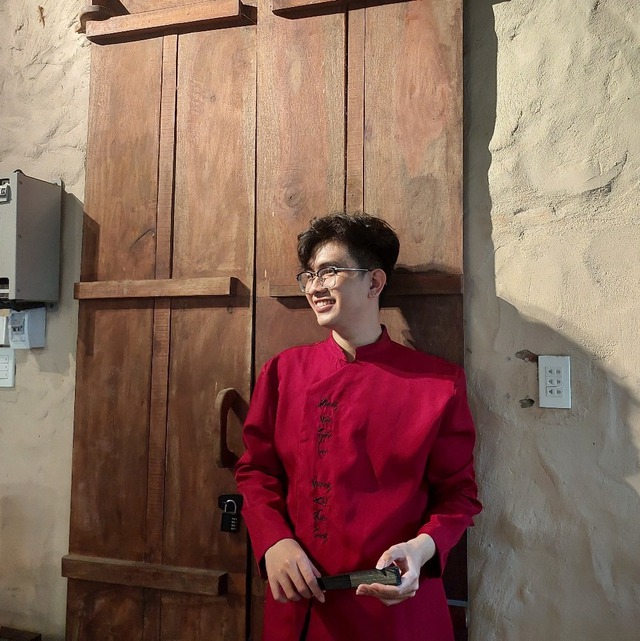 &Aacute;o d&agrave;i ng&agrave;y Tết: N&eacute;t đẹp kh&ocirc;ng đổi giữa l&ograve;ng đ&ocirc; thị hiện đại - Ảnh 3.