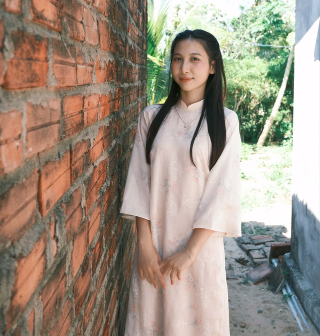 &Aacute;o d&agrave;i ng&agrave;y Tết: N&eacute;t đẹp kh&ocirc;ng đổi giữa l&ograve;ng đ&ocirc; thị hiện đại - Ảnh 2.