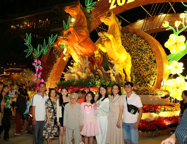 Du lịch Cần Thơ và Đồng Tháp bùng nổ doanh thu trong dịp Tết Nguyên đán 2026 - Ảnh 3. Du lịch Cần Thơ và Đồng Tháp bùng nổ doanh thu trong dịp Tết Nguyên đán 2026 - Ảnh 3.