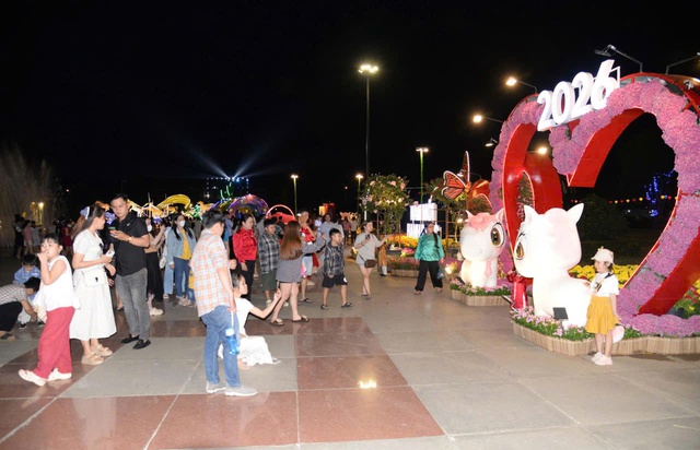 Du lịch Cần Thơ và Đồng Tháp bùng nổ doanh thu trong dịp Tết Nguyên đán 2026 - Ảnh 7. Du lịch Cần Thơ và Đồng Tháp bùng nổ doanh thu trong dịp Tết Nguyên đán 2026 - Ảnh 7.