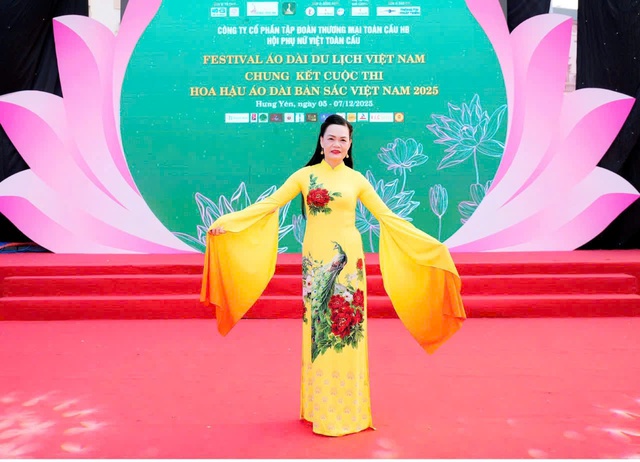 Hoa hậu Đậu Hằng Nga mặc áo dài quảng bá văn hóa Việt - Ảnh 4.