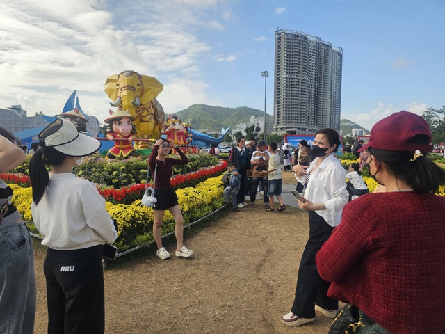 H&agrave;ng qu&aacute;n Gia Lai đ&ocirc;ng kh&aacute;ch sau Tết 2026: Trải nghiệm ẩm thực độc đ&aacute;o - Ảnh 6.