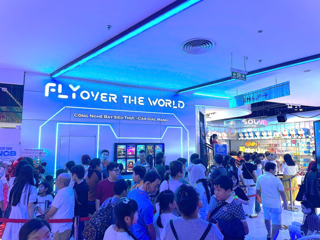 Dòng người đổ về GIGAMALL du xuân, khu game công nghệ trở thành tâm điểm giải trí đầu năm - Ảnh 2.