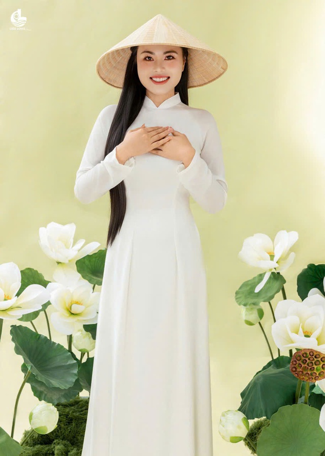 Hoa hậu Dạ Minh Châu khoe sắc trong tà áo dài đón 8 tháng 3 - Ảnh 1.