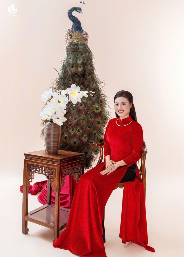 Hoa hậu Dạ Minh Châu khoe sắc trong tà áo dài đón 8 tháng 3 - Ảnh 5.