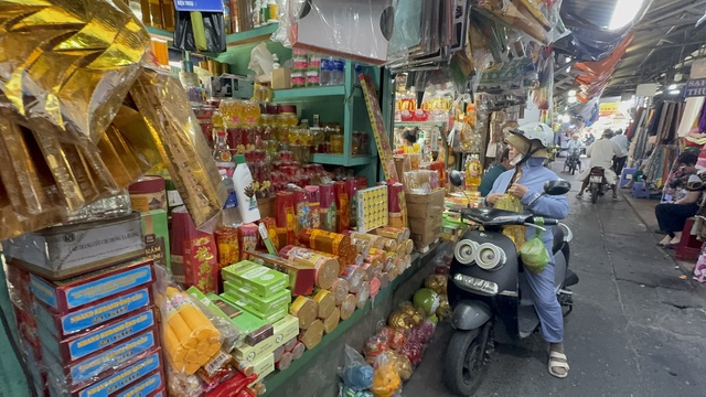 Mặt h&agrave;ng c&uacute;ng Thần T&agrave;i tăng gi&aacute; gấp đ&ocirc;i dịp v&iacute;a Thần T&agrave;i 2026 - Ảnh 4.