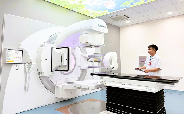 Đưa hệ thống xạ trị hiện đại vào điều trị ung thư tại Thanh Hóa - Ảnh 1.