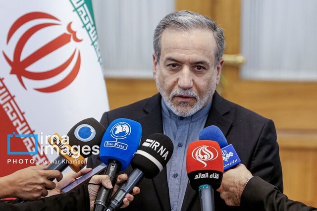 Bộ trưởng Ngoại giao Iran: Lãnh tụ tối cao Ali Khamenei vẫn còn sống "theo như tôi biết" - Ảnh 1.