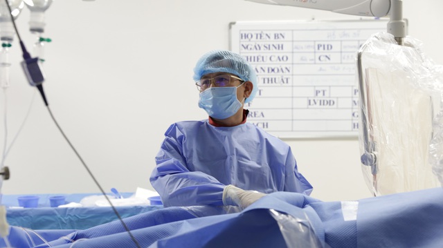 Vinmec Nha Trang cứu bệnh nhân nước ngoài cao tuổi sốc tim, nguy cơ đột tử cận kề - Ảnh 2.