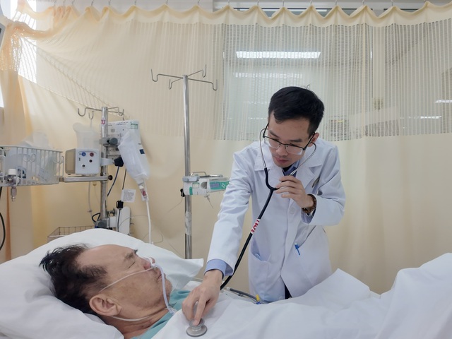 Vinmec Nha Trang cứu bệnh nhân nước ngoài cao tuổi sốc tim, nguy cơ đột tử cận kề - Ảnh 3.
