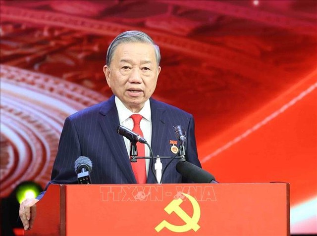 Tổng B&iacute; thư T&ocirc; L&acirc;m tuy&ecirc;n dương B&iacute; thư Chi bộ xuất sắc v&agrave; trao giải B&uacute;a liềm V&agrave;ng 2026 - Ảnh 1.