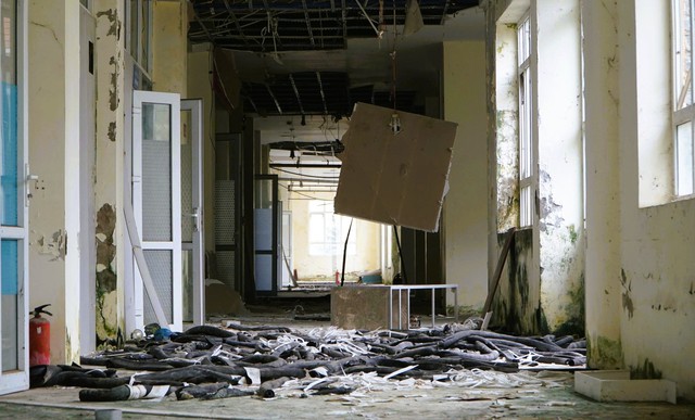 Trung t&acirc;m hội nghị 160 tỉ đồng ở Thanh H&oacute;a bị ph&aacute; tan hoang để trộm t&agrave;i sản - Ảnh 1.