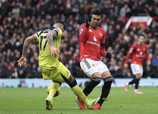 Quật ngã Tottenham, Man United bay cao Top 4 Ngoại hạng - Ảnh 3.